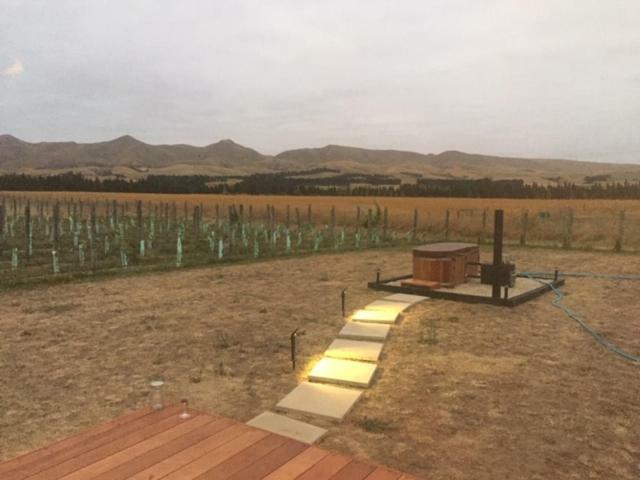 Romantic Vineyard Getaway Waipara Exterior photo